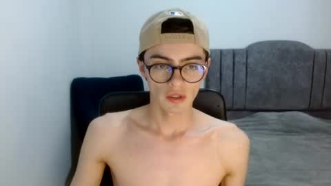 Snapshot of stiv_grant chatting on July 4, 2026, 1:39 pm stiv_grant online show from July 4, 2026, 1:39 pm
