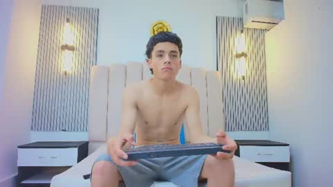 stiven_cooper2 online show from June 18, 2026, 12:20 pm