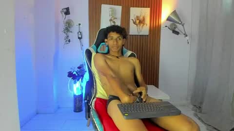 stiven_twink02 online show from April 20, 2026, 11:28 pm
