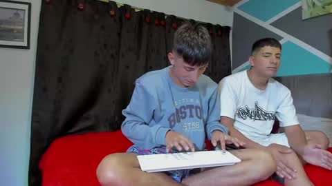 Snapshot of stivenred chatting on December 5, 2025, 6:11 am Stiven online show from December 5, 2025, 6:11 am