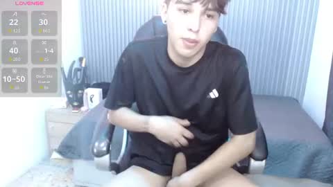 Snapshot of stiwentwink chatting on July 25, 2026, 1:52 pm Stiwen online show from July 25, 2026, 1:52 pm