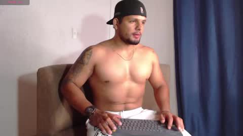 Snapshot of stone_lee_ chatting on July 22, 2026, 5:21 am Stone Lee online show from July 22, 2026, 5:21 am