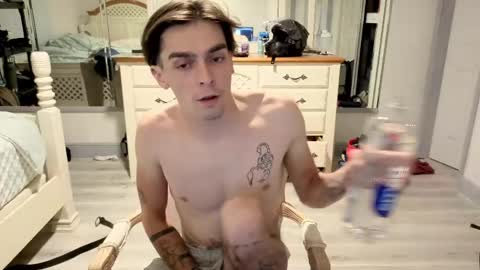 str8whiteboy21 online show from May 13, 2026, 5:16 am