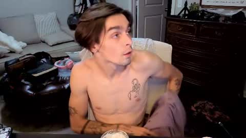 Snapshot of str8whiteboy21 chatting on June 27, 2026, 3:33 am str8whiteboy21 online show from June 27, 2026, 3:33 am