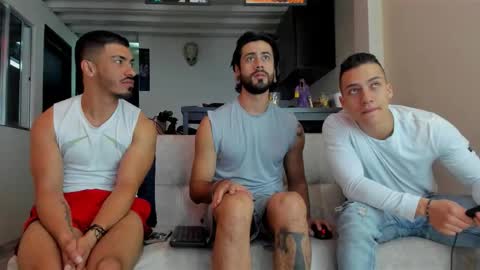 straight__friends online show from December 2, 2025, 11:00 pm