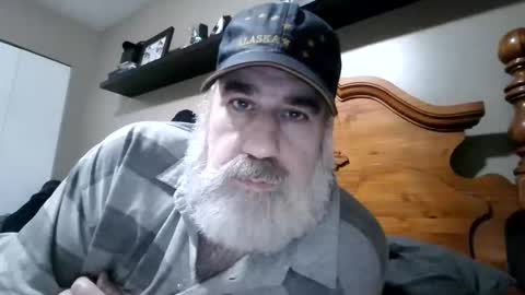 Straightbear4you online show from October 17, 2025, 9:39 pm