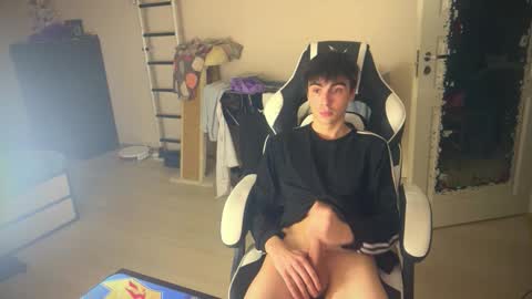 Ray online show from December 19, 2025, 1:40 pm