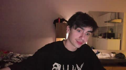 Snapshot of stralght_twinks chatting on May 5, 2026, 8:39 pm Ray online show from May 5, 2026, 8:39 pm