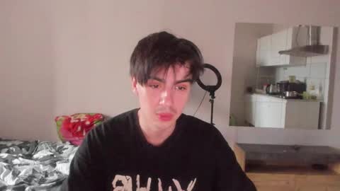 Snapshot of stralght_twinks chatting on May 19, 2026, 2:07 am Ray online show from May 19, 2026, 2:07 am