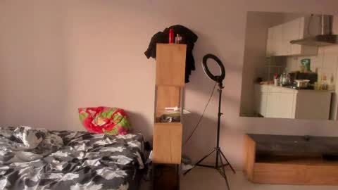 Snapshot of stralght_twinks chatting on May 19, 2026, 6:14 pm Ray online show from May 19, 2026, 6:14 pm