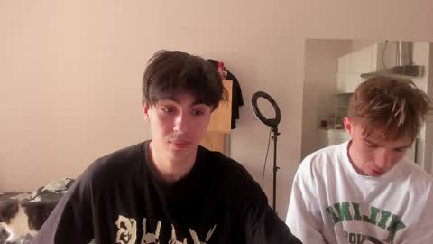 Snapshot of stralght_twinks chatting on May 20, 2026, 1:06 pm Ray online show from May 20, 2026, 1:06 pm