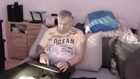 Snapshot of stranger1966 chatting on November 3, 2025, 9:21 am Stranger online show from November 3, 2025, 9:21 am