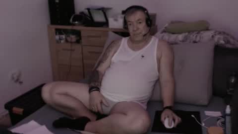 Snapshot of stranger1966 chatting on November 17, 2025, 8:47 pm Stranger online show from November 17, 2025, 8:47 pm