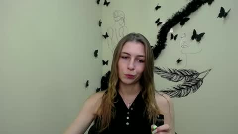 Snapshot of stranger_giirl chatting on December 21, 2024, 12:59 pm Amalia online show from December 21, 2024, 12:59 pm