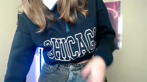 Snapshot of stranger_giirl chatting on October 25, 2025, 6:10 am Amalia online show from October 25, 2025, 6:10 am