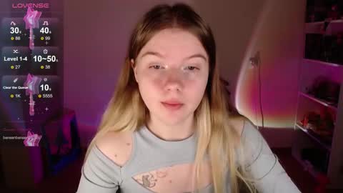 Snapshot of strawberry_juli chatting on September 29, 2025, 6:40 am Juli online show from September 29, 2025, 6:40 am