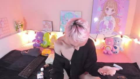 strawberry_kitty_ online show from November 15, 2025, 11:21 pm