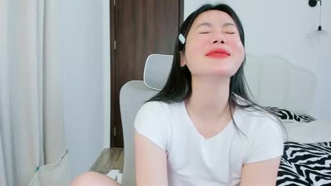 Snapshot of strawberry_loveee chatting on November 11, 2025, 2:55 am strawberry_loveee online show from November 11, 2025, 2:55 am