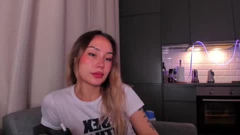 Snapshot of strawberrypie99 chatting on November 13, 2025, 10:25 am Tati and Lola online show from November 13, 2025, 10:25 am