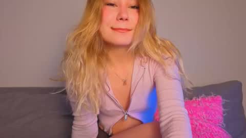 Snapshot of strawberrypie99 chatting on March 21, 2026, 4:06 am Tati and Lola online show from March 21, 2026, 4:06 am