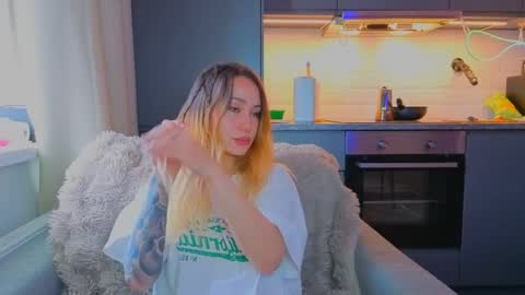 Tati and Lola online show from May 5, 2026, 6:21 am