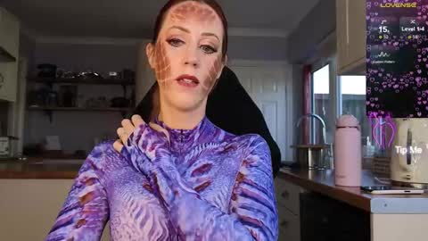 Snapshot of stripmequick chatting on October 28, 2025, 10:30 am Amorina online show from October 28, 2025, 10:30 am