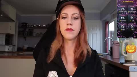 Snapshot of stripmequick chatting on October 31, 2025, 11:00 am Amorina online show from October 31, 2025, 11:00 am