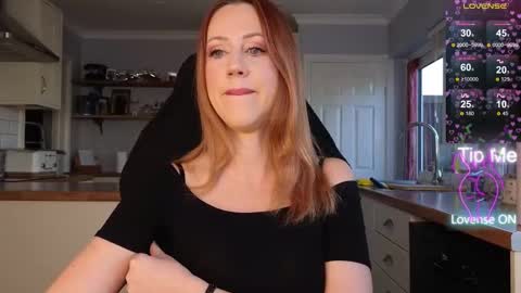 Snapshot of stripmequick chatting on November 26, 2025, 10:38 am Amorina online show from November 26, 2025, 10:38 am