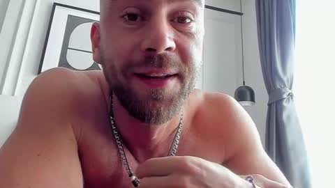 Snapshot of strong_arni chatting on November 30, 2025, 4:27 am Strong Arni online show from November 30, 2025, 4:27 am