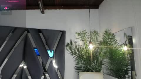 Snapshot of strong_girl_ chatting on May 23, 2026, 10:52 am Alexa online show from May 23, 2026, 10:52 am