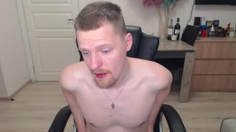 Snapshot of strong_guy_xxx chatting on December 3, 2025, 9:18 am strong_guy_xxx online show from December 3, 2025, 9:18 am