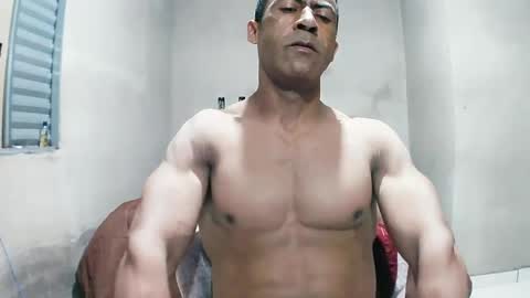 strongdaddyfantastic online show from June 25, 2026, 11:42 pm