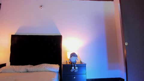 Snapshot of strosa_ chatting on January 4, 2025, 11:17 pm strosa_ online show from January 4, 2025, 11:17 pm