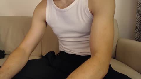Snapshot of studfromparis chatting on February 20, 2025, 5:18 pm Stud From Paris online show from February 20, 2025, 5:18 pm