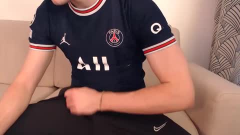 Snapshot of studfromparis chatting on March 5, 2025, 2:23 pm Stud From Paris online show from March 5, 2025, 2:23 pm