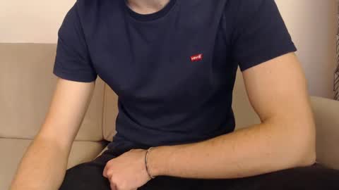 Snapshot of studfromparis chatting on March 8, 2025, 6:05 pm Stud From Paris online show from March 8, 2025, 6:05 pm