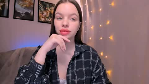 Snapshot of stuffed_cookie chatting on January 10, 2025, 9:23 am Mary online show from January 10, 2025, 9:23 am