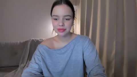 Snapshot of stuffed_cookie chatting on January 27, 2025, 11:43 am Mary online show from January 27, 2025, 11:43 am