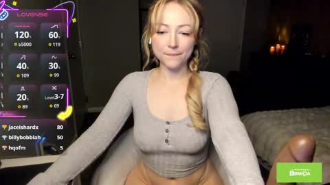 Snapshot of sub_button chatting on October 8, 2025, 9:45 pm Button online show from October 8, 2025, 9:45 pm