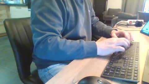 Snapshot of submissivguy chatting on November 15, 2025, 9:21 pm submissivguy online show from November 15, 2025, 9:21 pm