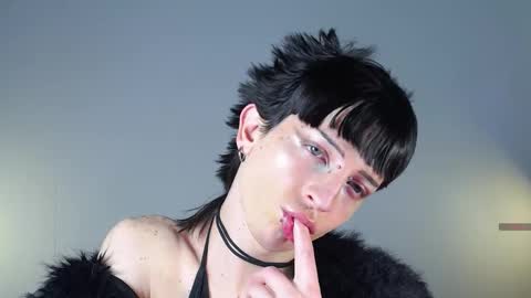 Snapshot of succubot chatting on November 28, 2025, 11:13 am Angel online show from November 28, 2025, 11:13 am