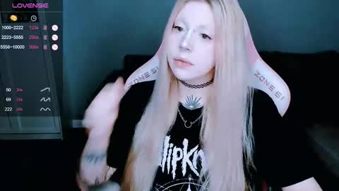 succubus_leslie online show from October 24, 2025, 9:33 pm
