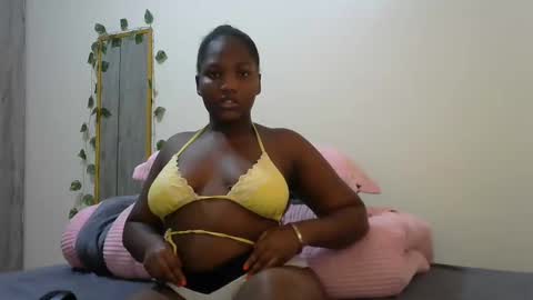 Snapshot of sucker_queen chatting on December 9, 2024, 12:08 pm Beverly online show from December 9, 2024, 12:08 pm