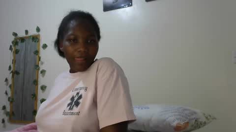 Snapshot of sucker_queen chatting on December 20, 2024, 7:17 pm Beverly online show from December 20, 2024, 7:17 pm