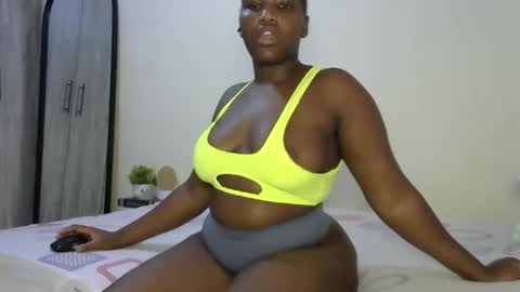 Snapshot of sucker_queen chatting on October 18, 2025, 8:59 am Beverly online show from October 18, 2025, 8:59 am