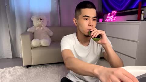 Snapshot of sue_star chatting on March 12, 2025, 9:12 am Emmy online show from March 12, 2025, 9:12 am