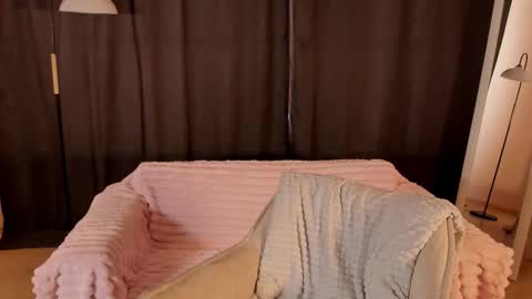 sugamomy online show from March 16, 2026, 5:44 am