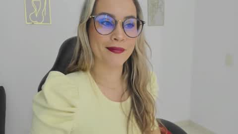 sugar_milff online show from December 5, 2025, 2:14 pm