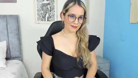 sugar_milff online show from April 28, 2026, 1:38 pm