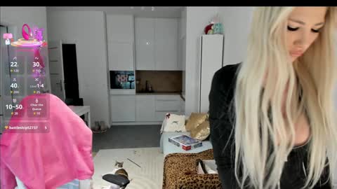 Snapshot of sugar_rainbow chatting on December 18, 2025, 4:29 am Kinga online show from December 18, 2025, 4:29 am